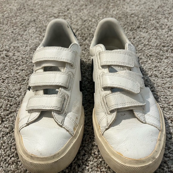 VEJA - Picture 2 of 8